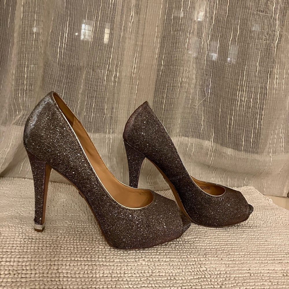 Badgley Mischka Glittering gold and silver pumps